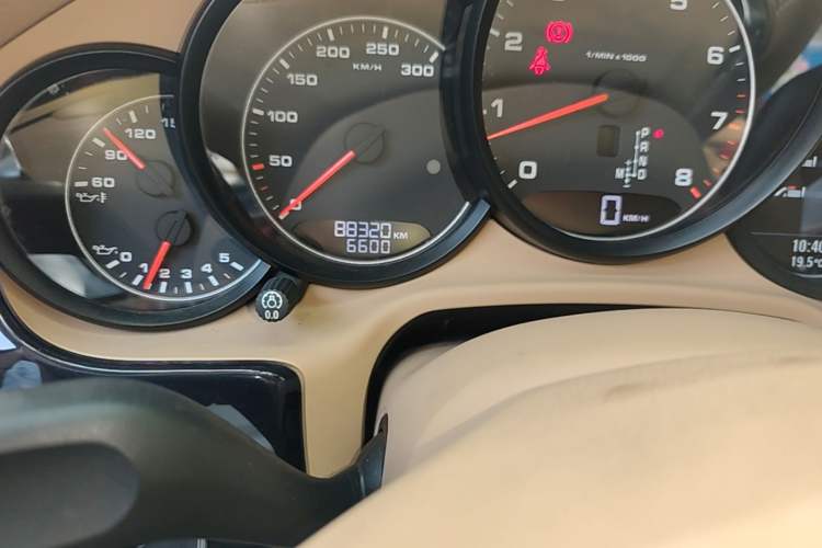 Used Porsche Panamera 2014 Panamera 3.0T Odometer Close Up