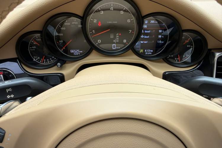 Used Porsche Panamera 2014 Panamera 3.0T Odometer Close Up
