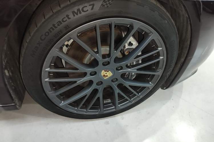 Used Porsche Panamera 2014 Panamera 4 3.0T Right Front Wheel Hub