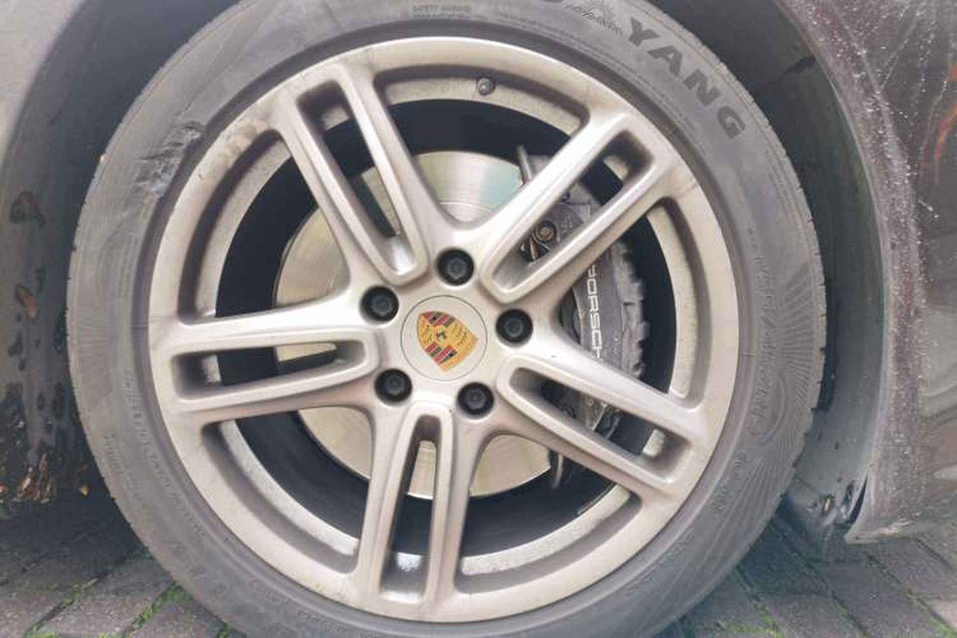 Used Porsche Panamera 2014 Panamera 3.0T Right Front Wheel Hub