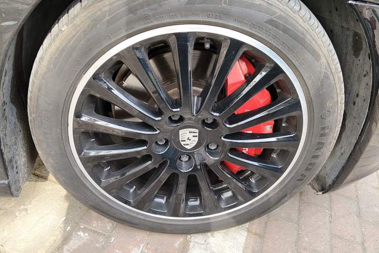 Used Porsche Panamera 2014 Panamera 4 Executive 3.0T Right Front Wheel Hub