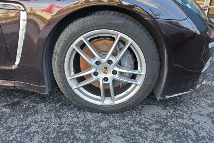 Used Porsche Panamera 2014 Panamera 4 Executive 3.0T Right Front Wheel Hub