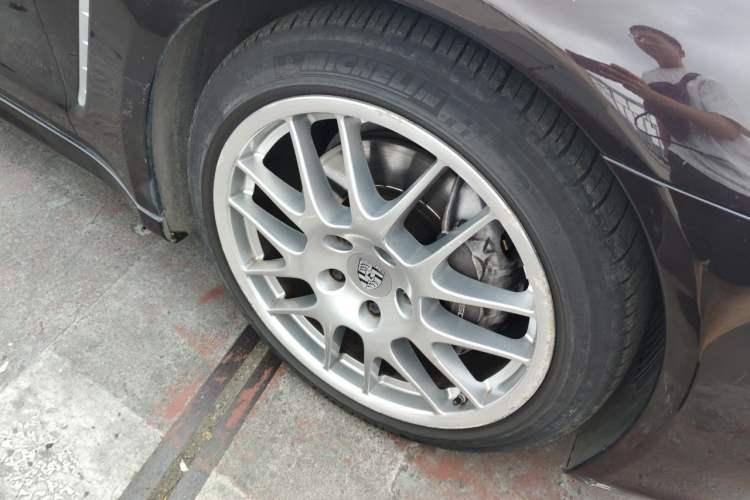 Used Porsche Panamera 2014 Panamera 4 Executive 3.0T Right Front Wheel Hub
