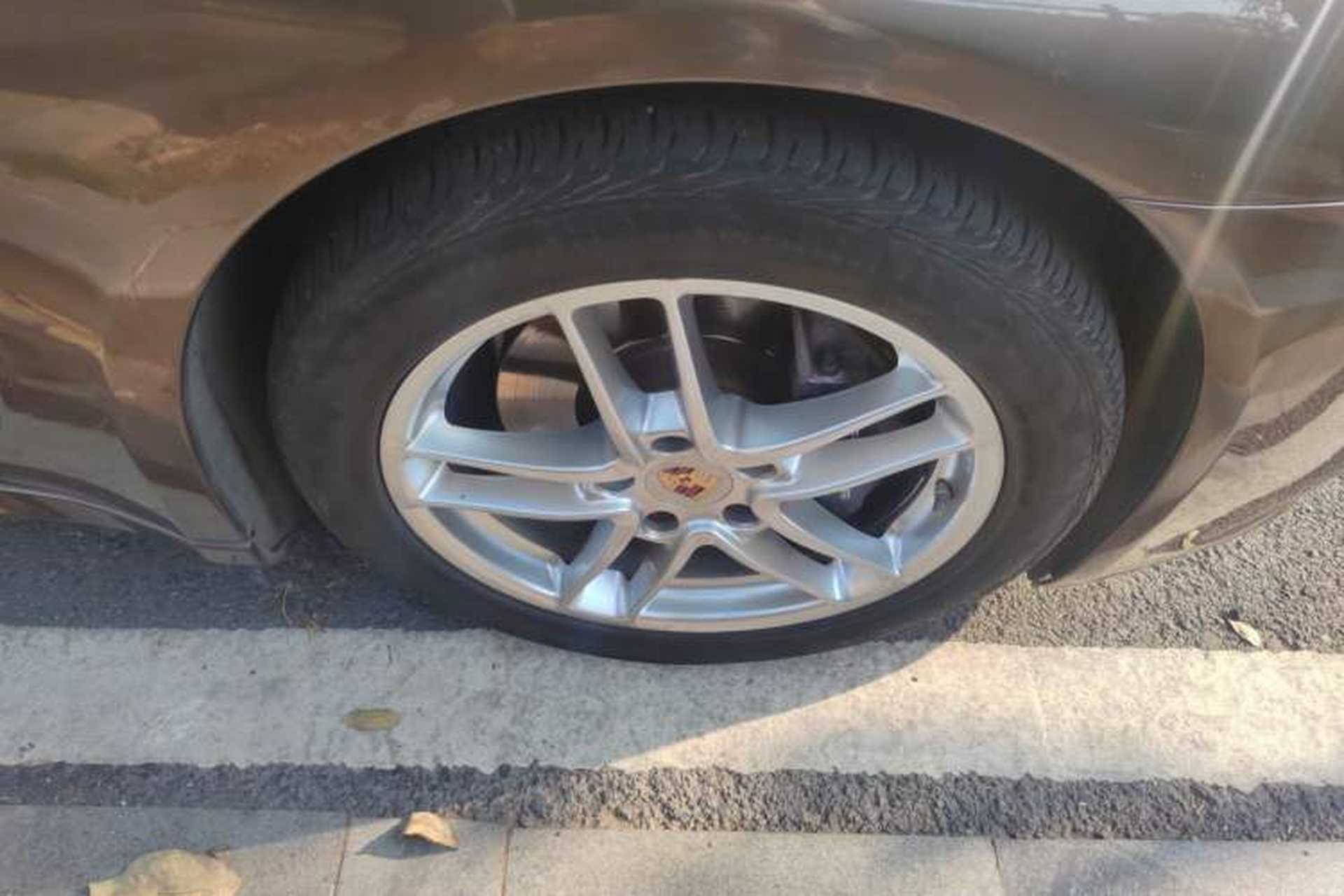 Used Porsche Panamera 2014 Panamera 4 3.0T Right Front Wheel Hub