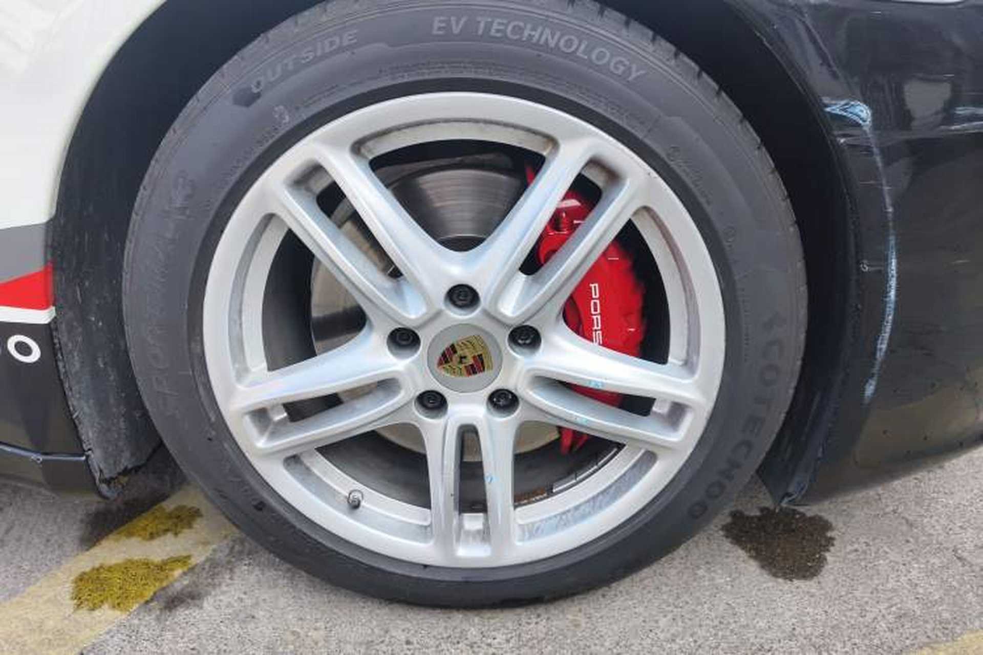 Used Porsche Panamera 2014 Panamera 3.0T Right Front Wheel Hub