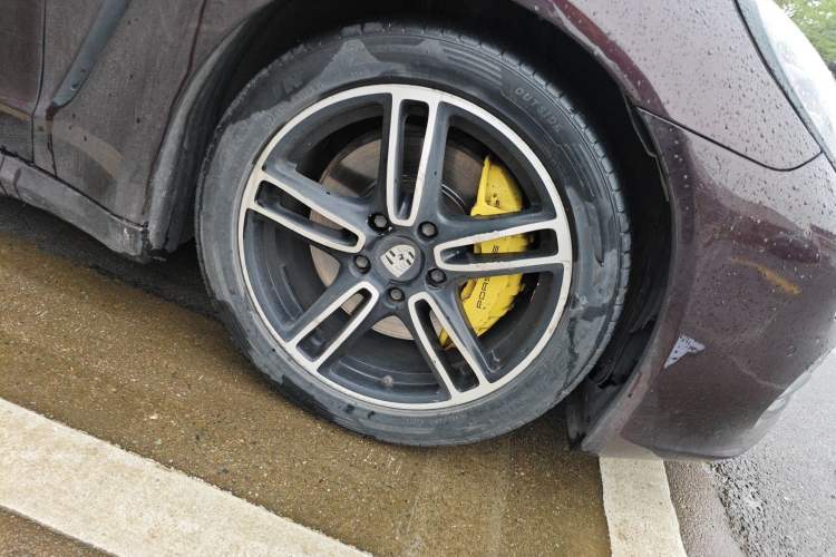 Used Porsche Panamera 2014 Panamera 4 3.0T Right Front Wheel Hub