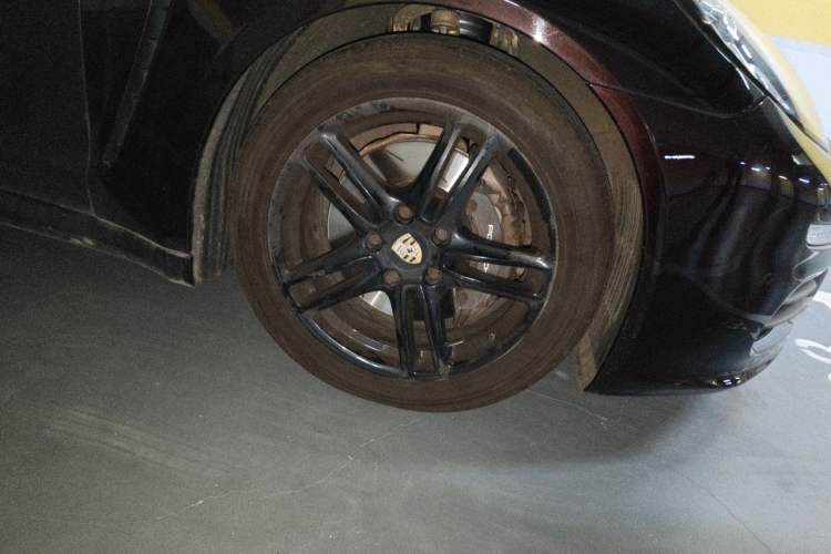 Used Porsche Panamera 2014 Panamera 3.0T Right Front Wheel Hub