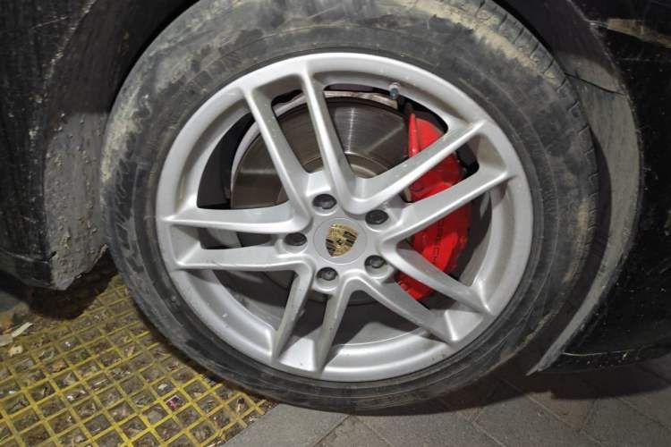 Used Porsche Panamera 2014 Panamera 3.0T Right Front Wheel Hub
