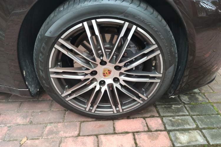 Used Porsche Panamera 2014 Panamera Executive 3.0T Right Front Wheel Hub