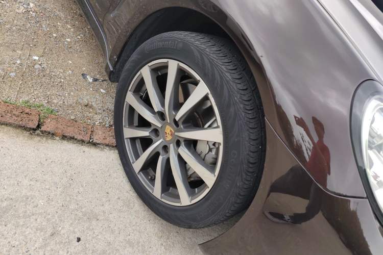 Used Porsche Panamera 2014 Panamera S Executive 3.0T Right Front Wheel Hub