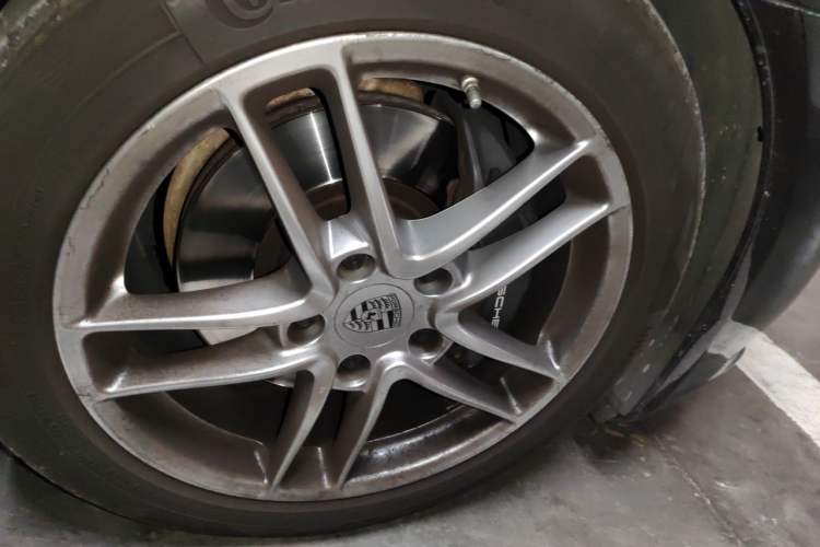 Used Porsche Panamera 2014 Panamera 4 3.0T Right Front Wheel Hub