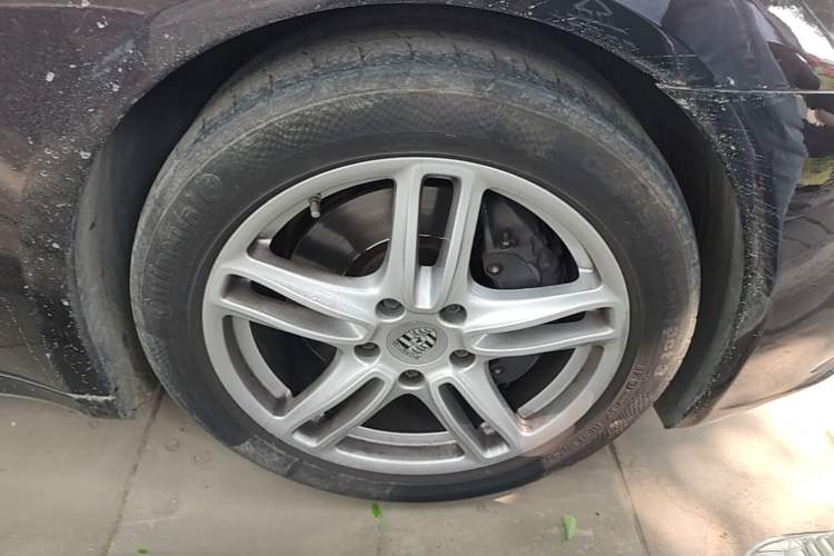 Used Porsche Panamera 2014 Panamera 3.0T Right Front Wheel Hub