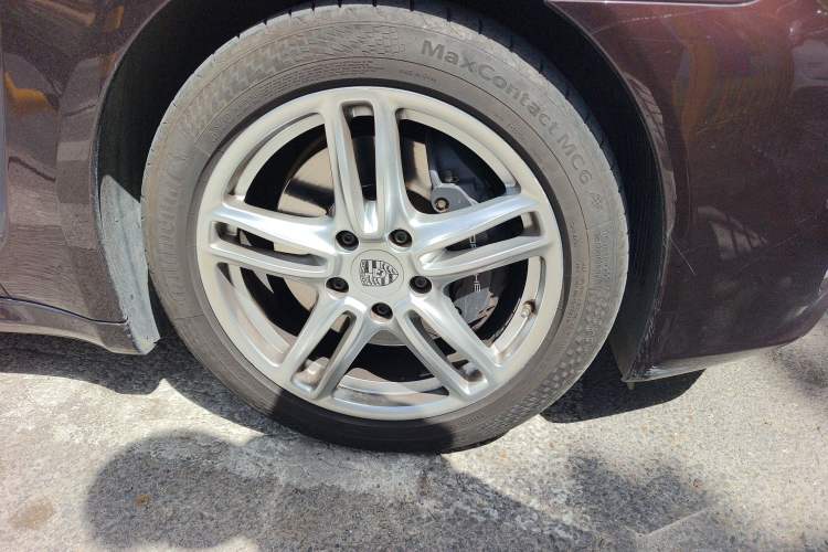Used Porsche Panamera 2014 Panamera 3.0T Right Front Wheel Hub
