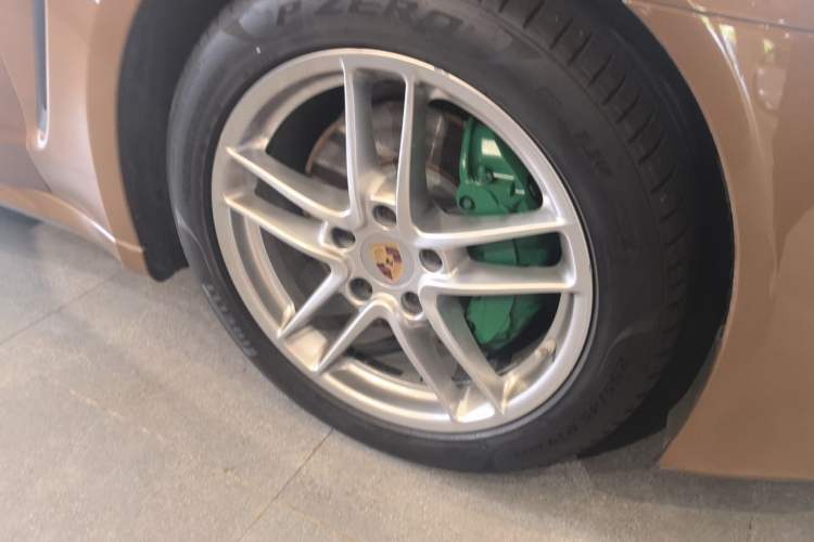 Used Porsche Panamera 2014 Panamera 4 3.0T Right Front Wheel Hub