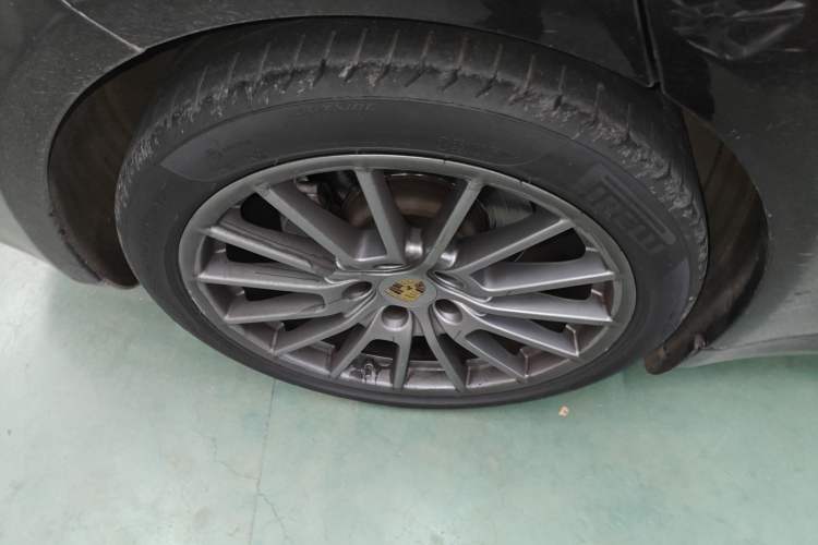 Used Porsche Panamera 2014 Panamera Executive 3.0T Right Rear Wheel Hub