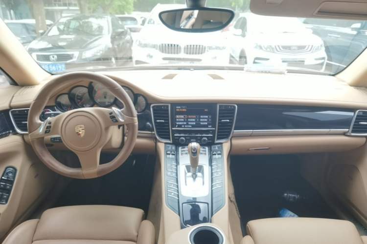 Used Porsche Panamera  Center Console