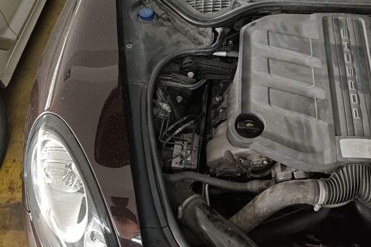 Used Porsche Panamera 2014 Panamera 3.0T Engine Bay Right