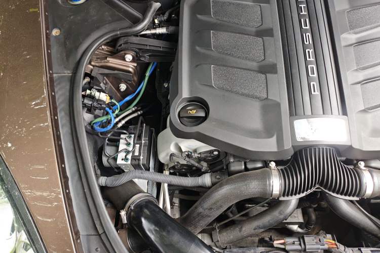 Used Porsche Panamera 2014 Panamera 3.0T Engine Bay Right