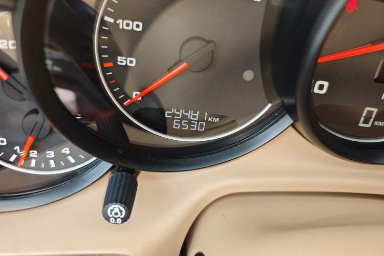 Used Porsche Panamera 2014 Panamera 4 3.0T Odometer Close Up