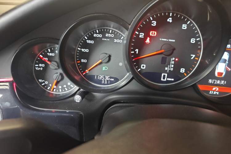 Used Porsche Panamera 2014 Panamera 3.0T Odometer Close Up