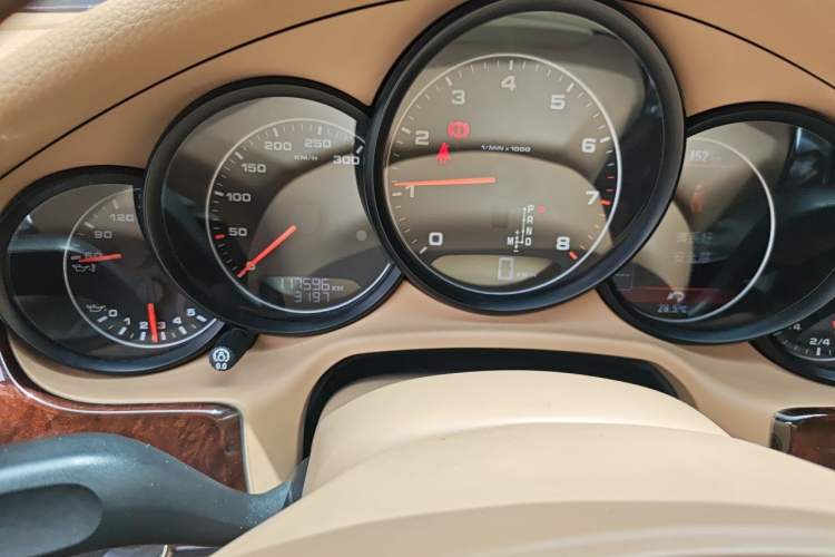 Used Porsche Panamera 2014 Panamera 4 3.0T Odometer Close Up