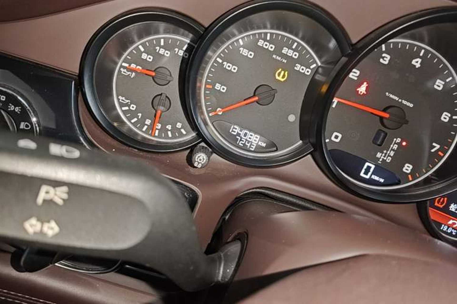 Used Porsche Panamera 2014 Panamera 3.0T Odometer Close Up