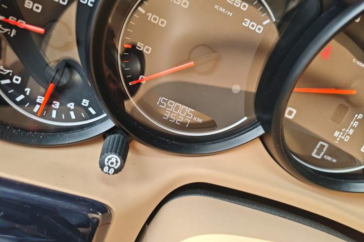 Used Porsche Panamera 2014 Panamera 3.0T Odometer Close Up