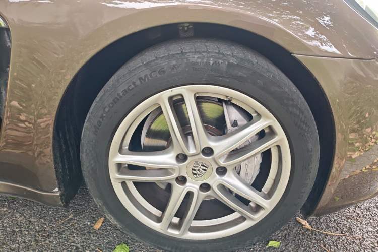 Used Porsche Panamera 2014 Panamera 3.0T Right Front Wheel Hub
