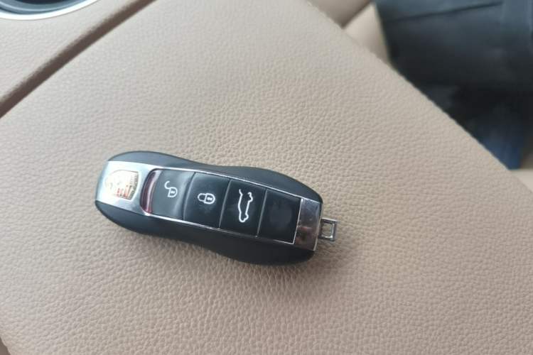 Used Porsche Panamera  Vehicle Key