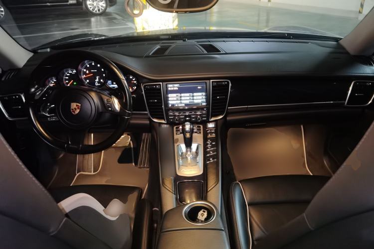 Used Porsche Panamera 2014 Panamera 4 3.0T Center Console