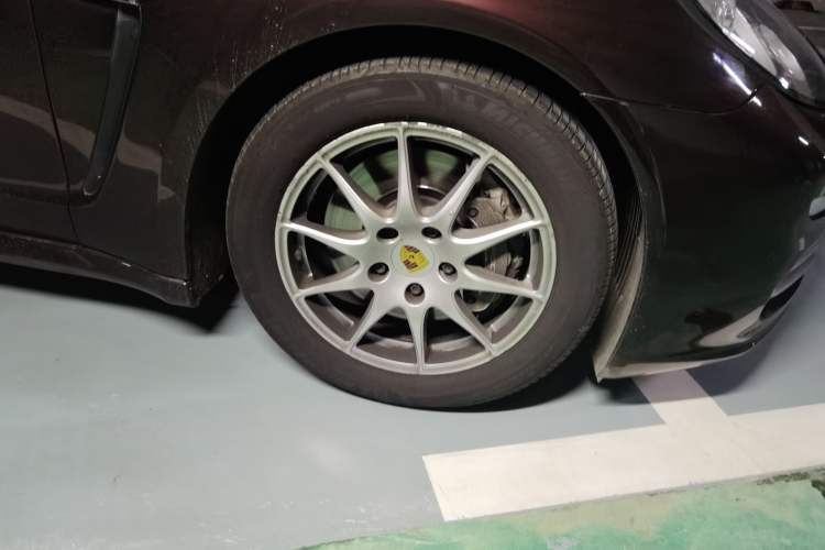 Used Porsche Panamera 2014 Panamera 4 3.0T Right Front Wheel Hub