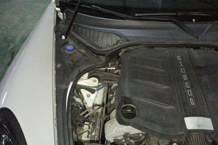 Used Porsche Panamera 2014 Panamera 4 3.0T Engine Bay Right