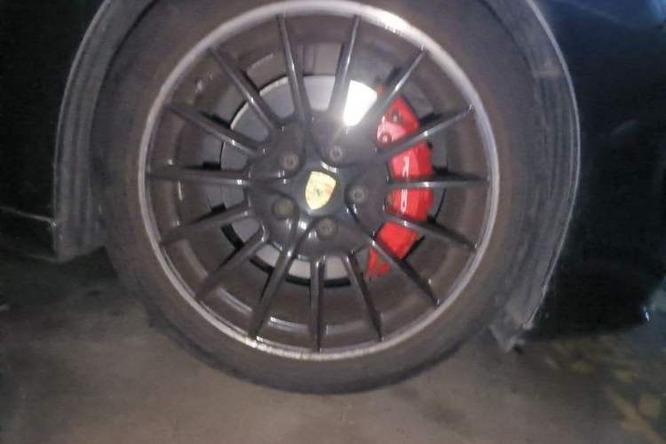 Used Porsche Panamera 2014 Panamera 4 3.0T Right Front Wheel Hub