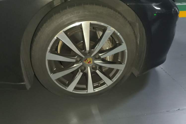Used Porsche Panamera 2014 Panamera 4 Executive 3.0T Right Front Wheel Hub