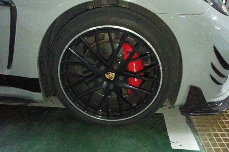 Used Porsche Panamera 2014 Panamera 4 3.0T Right Front Wheel Hub