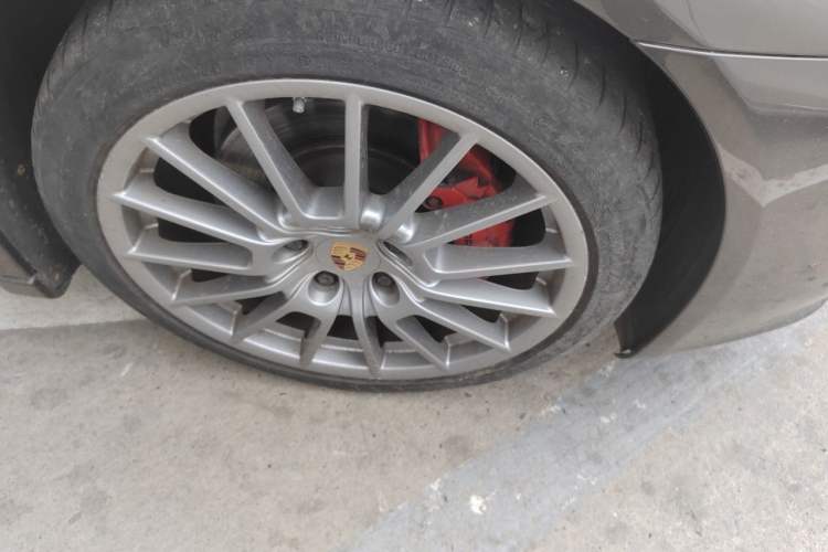 Used Porsche Panamera 2014 Panamera 3.0T Right Front Wheel Hub