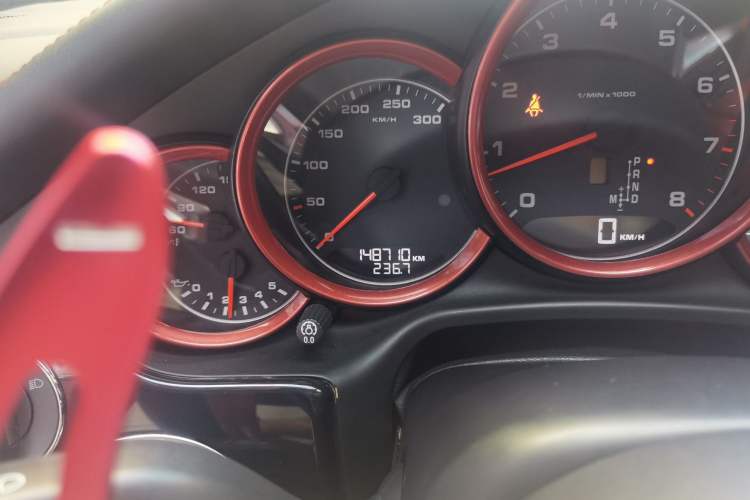 Used Porsche Panamera 2014 Panamera 4 3.0T Odometer Close Up