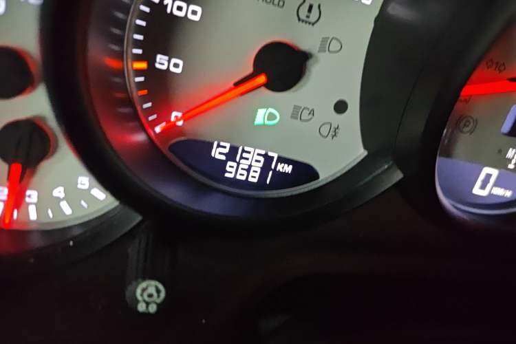 Used Porsche Panamera 2014 Panamera 4 3.0T Odometer Close Up