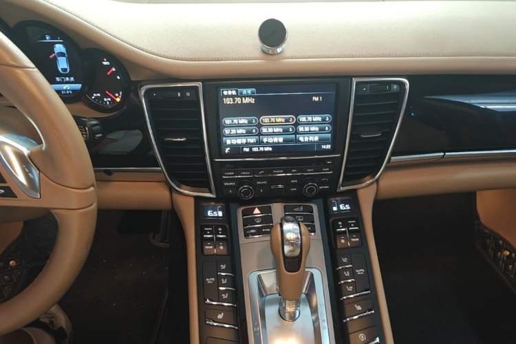 Used Porsche Panamera 2014 Panamera 4 3.0T Audio And AC Panel