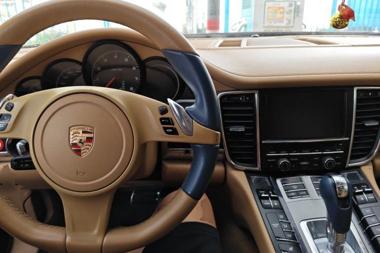 Used Porsche Panamera 2014 Panamera 4 3.0T Center Console
