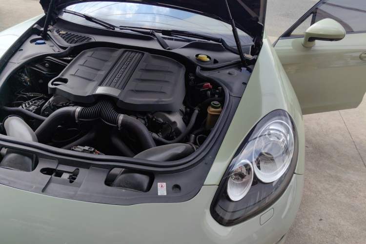 Used Porsche Panamera 2014 Panamera 3.0T Engine Bay Left