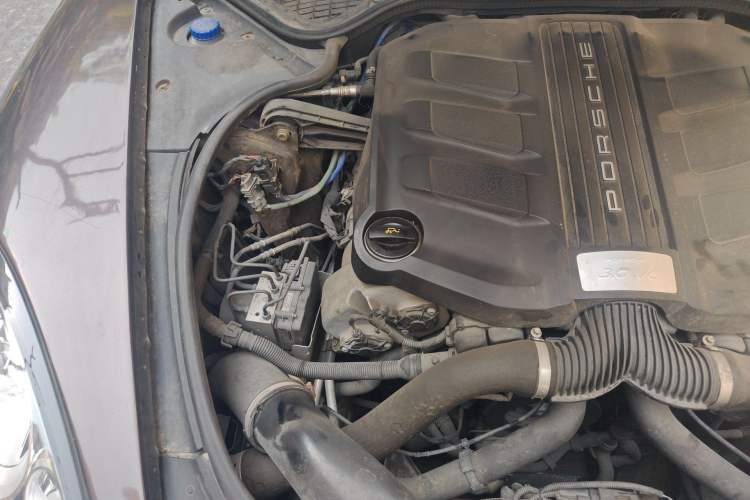 Used Porsche Panamera 2014 Panamera 4 3.0T Engine Bay Right