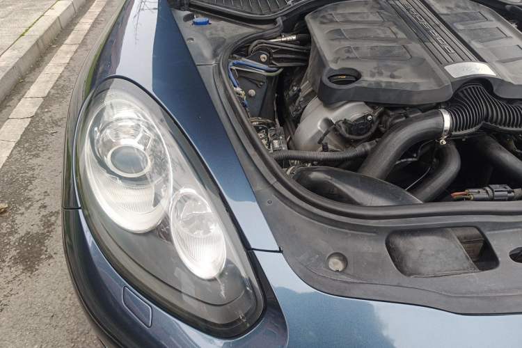 Used Porsche Panamera 2014 Panamera 3.0T Engine Bay Right