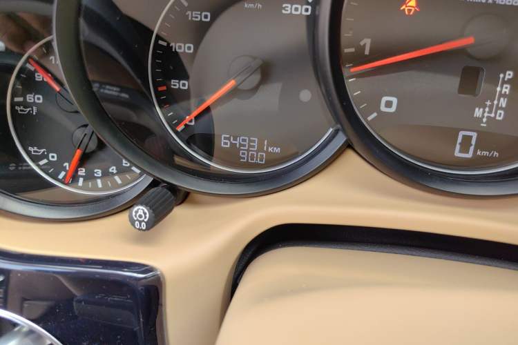 Used Porsche Panamera 2014 Panamera 3.0T Odometer Close Up