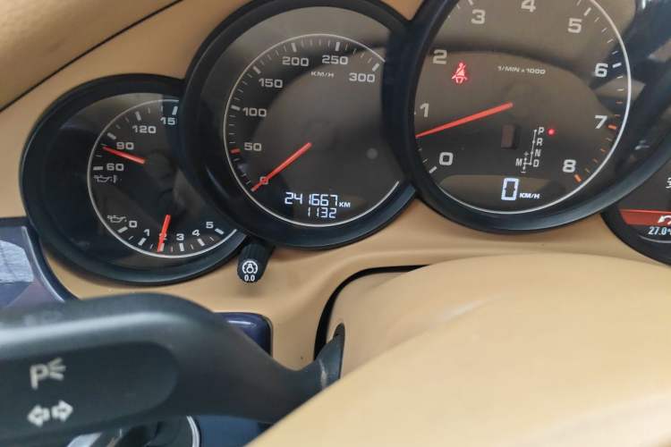 Used Porsche Panamera 2014 Panamera 4 3.0T Odometer Close Up