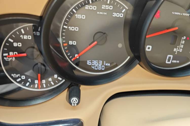 Used Porsche Panamera 2014 Panamera 3.0T Odometer Close Up