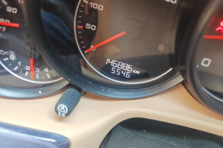 Used Porsche Panamera 2014 Panamera 4 3.0T Odometer Close Up