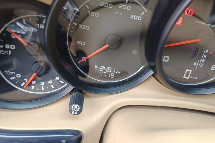 Used Porsche Panamera 2014 Panamera 3.0T Odometer Close Up