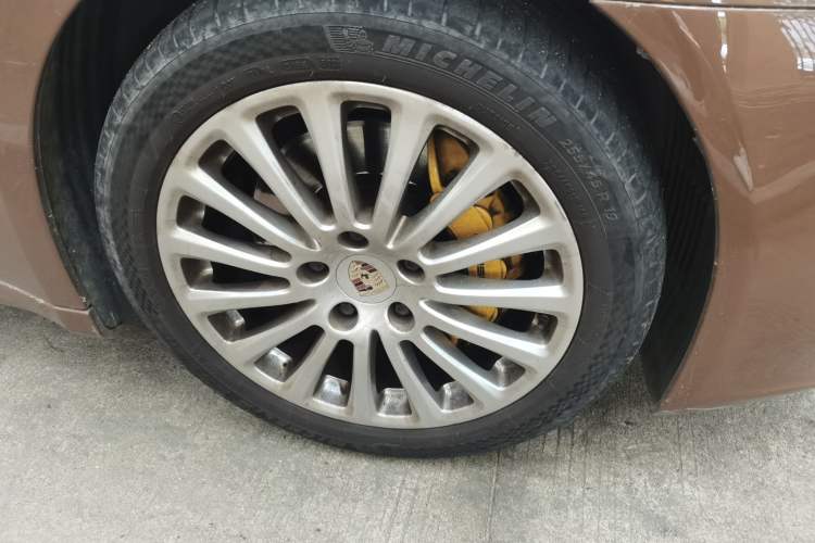 Used Porsche Panamera 2014 Panamera 3.0T Right Front Wheel Hub