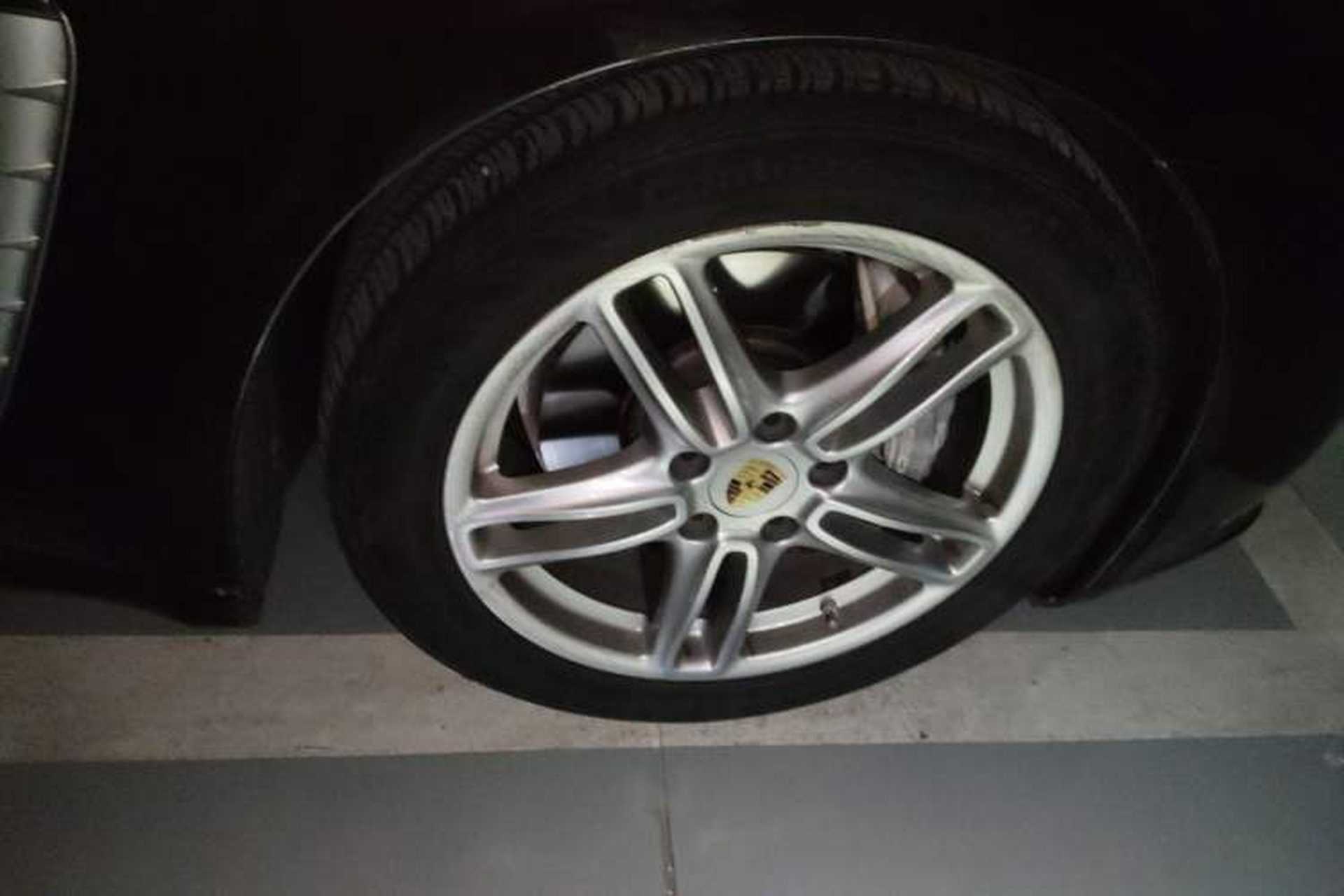 Used Porsche Panamera 2014 Panamera Executive 3.0T Right Front Wheel Hub